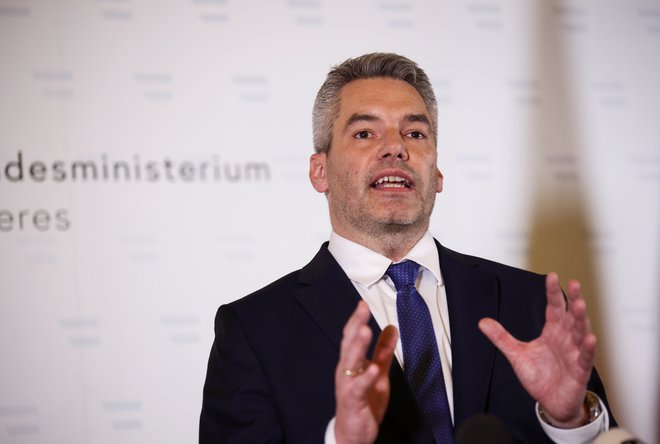 Avstrijski notranji minister Karl Nehammer. FOTO: Lisi Niesner, Reuters