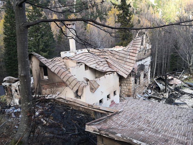 Frischaufov dom na Okrešlju je pogorel zaradi napak na zastareli električni napeljavi. FOTO: Planinska zveza Slovenije