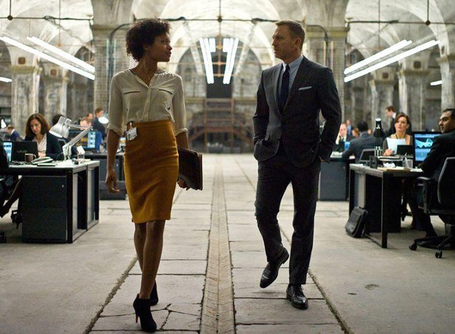 V filmih o Jamesu Bondu je že trikrat nastopila kot gospodična Moneypenny. FOTO: GETTY IMAGES