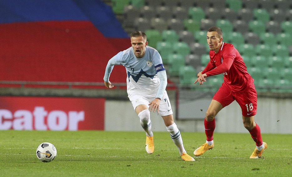 Fotografija: Slovenska nogometna reprezentanca (na fotografiji Josip Iličić) se je z Azerbajdžanom razšla z 0 : 0. FOTO: Jože Suhadolnik