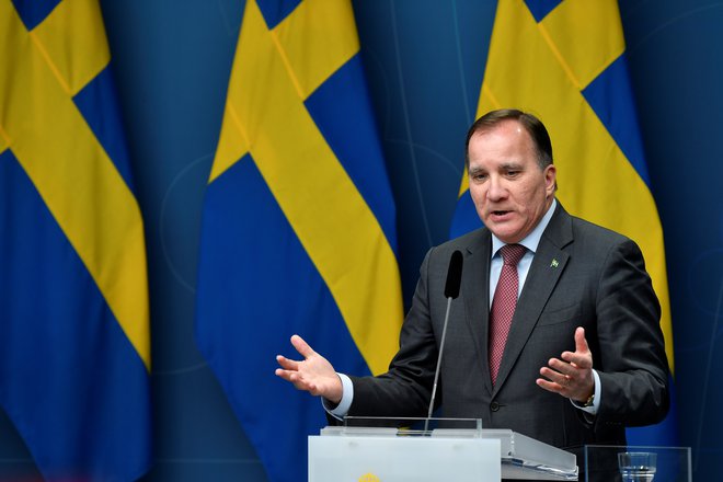 Stefan Löfven je pozval Švede, naj se držijo ukrepov zase in za Švedsko. FOTO: Tt News Agency Via Reuters