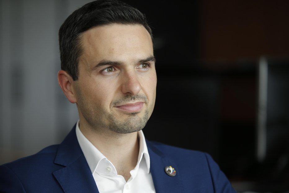 Fotografija: Matej Tonin, minister za obrambo in predsednik politične stranke Nova Slovenij. FOTO: Jure Eržen, Delo