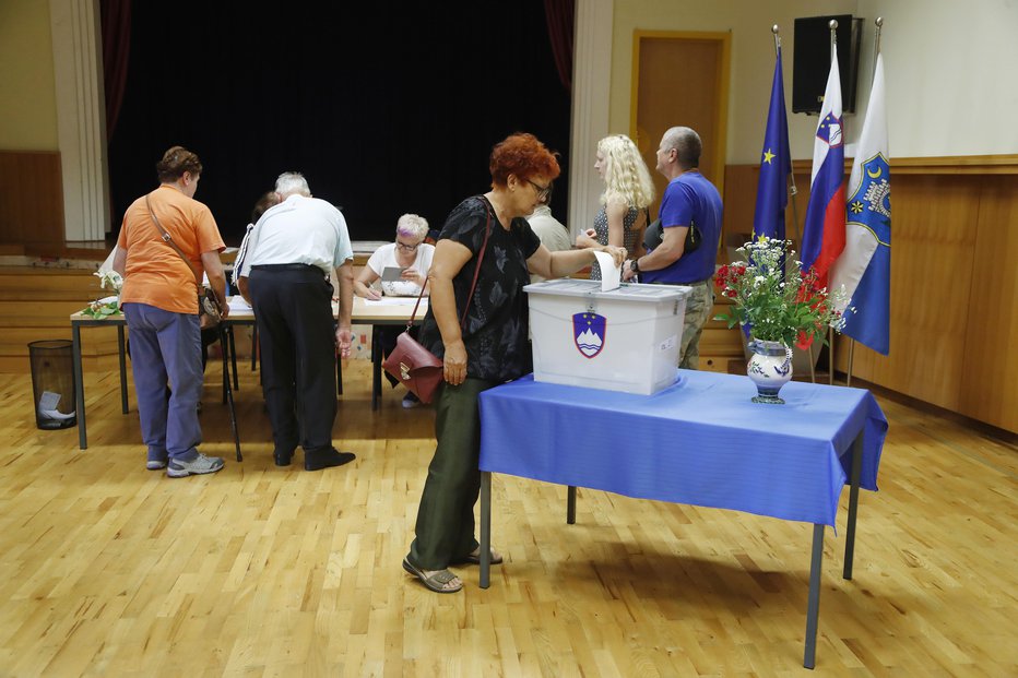 Fotografija: Če bi bile volitve danes ... FOTO: Leon Vidic, Delo
