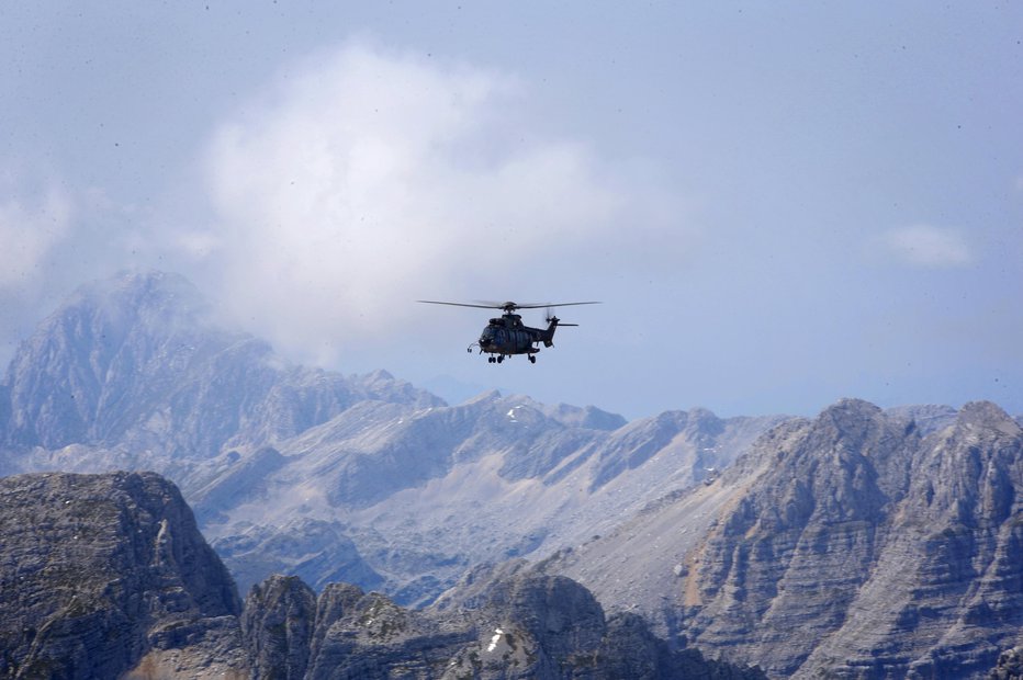 Fotografija: Helikopter SV ni mogel poleteti zaradi megle. FOTO: Matej Družnik