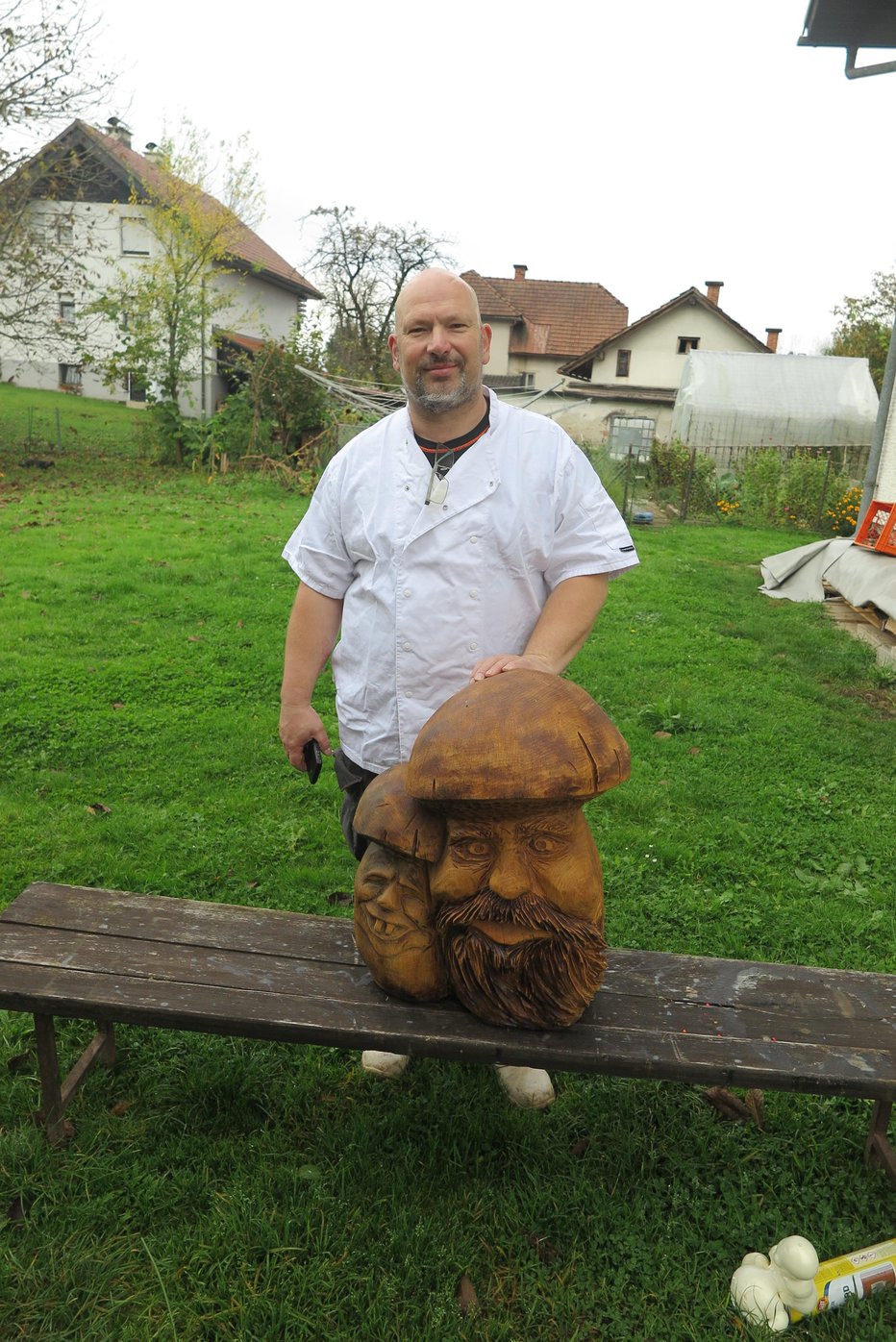Fotografija: Mojster ledenih in lesenih skulptur in zdaj še prvi pek na vasi FOTO: Špela Ankele