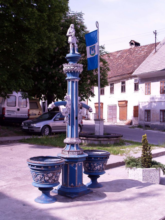 Valvasorjev vodnjak na trgu