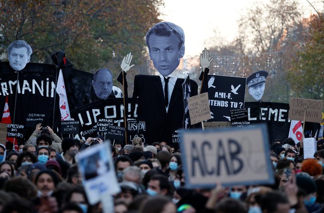 V Franciji so nasprotovali predlogu zakona, ki bi prepovedoval snemanje policistov. FOTO: Christian Hartmann/Reuters