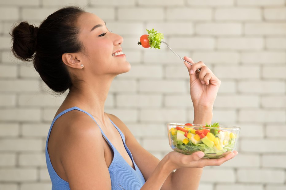 Fotografija: Vprašajte svoje telo, po kateri hrani se bolje počuti, nato pa uživajte v njej. FOTO: Amenic181/Getty Images