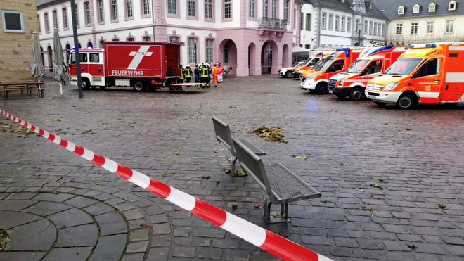 Reševalci so hitro prišli na kraj targedije.  FOTO: Newstr.de, Via Reuters