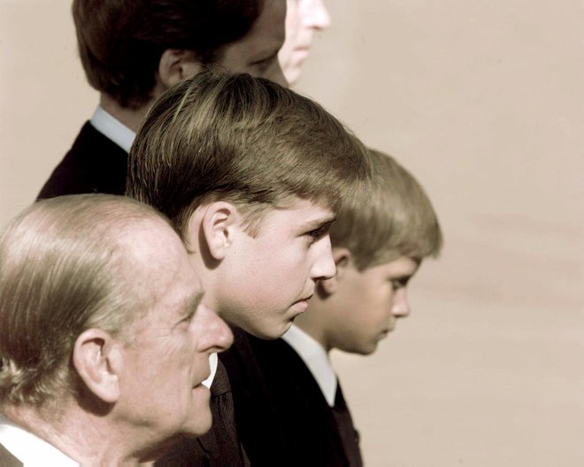 William in Harry na maminem pogrebu. FOTO: Thomas Coex, Reuters