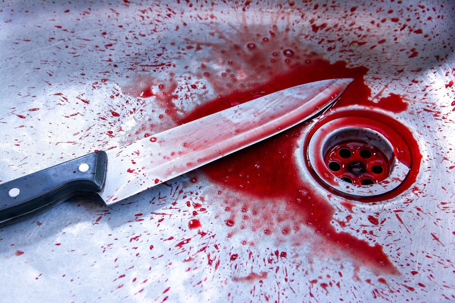 Fotografija: Zabodla ga je s kuhinjskim nožem (simbolična fotografija). FOTO: Phanasitti, Getty Images, Istockphoto