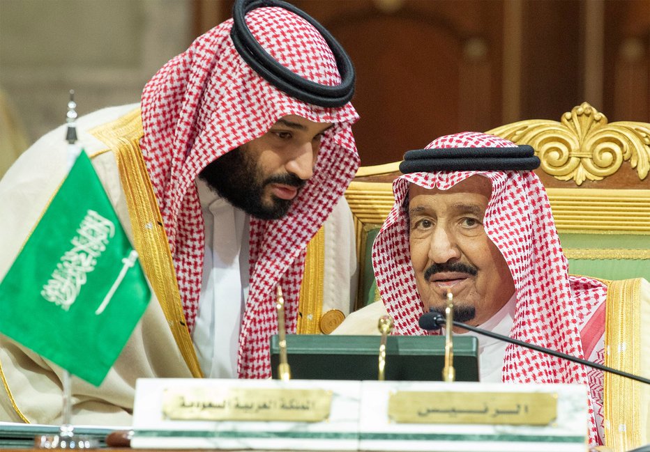 Fotografija: Pred tremi leti je kralj Salman bin Abdulaziz Al Saud za svojega naslednika določil Mohameda bin Salmana. FOTO: Saudi Royal Court/Reuters
