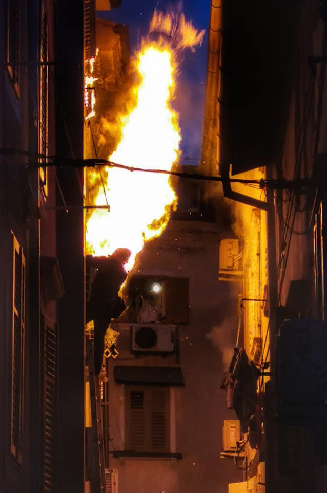 Fotografija: Gasilci so se pogumno borili s plameni. FOTO: Barbara Kožar