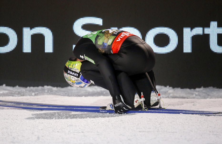 Fotografija: Timi Zajc po drugem poletu na svetovnem prvenstvu v smučarskih poletih v Planici 11. december 2020. FOTO: Matej Družnik, Delo