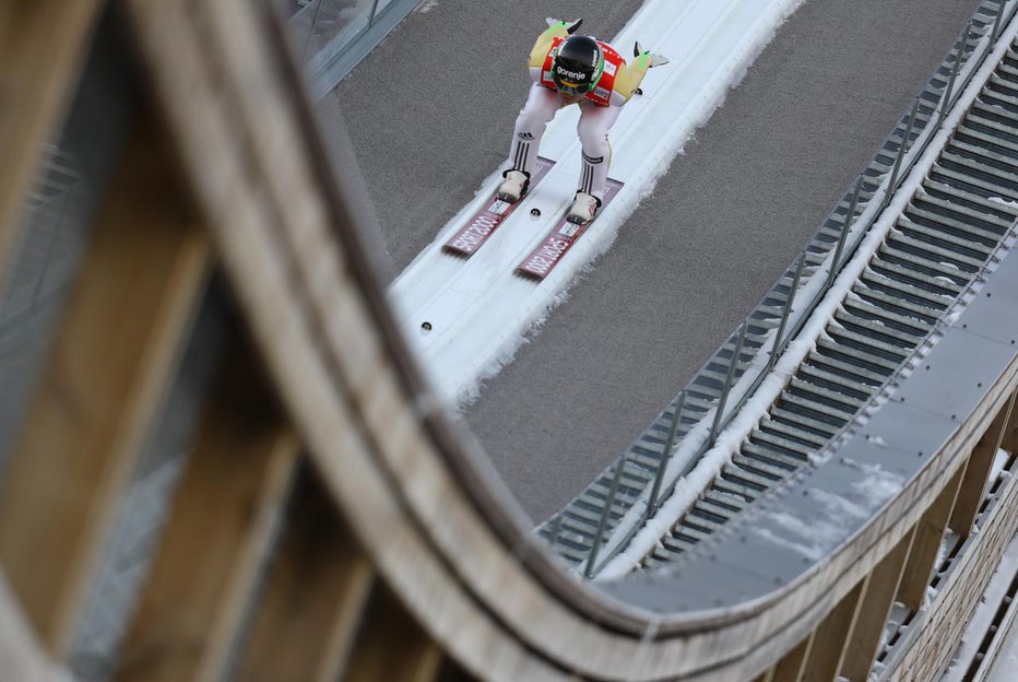 Fotografija: Jernej Damjan na stopničkah. FOTO: Reuters