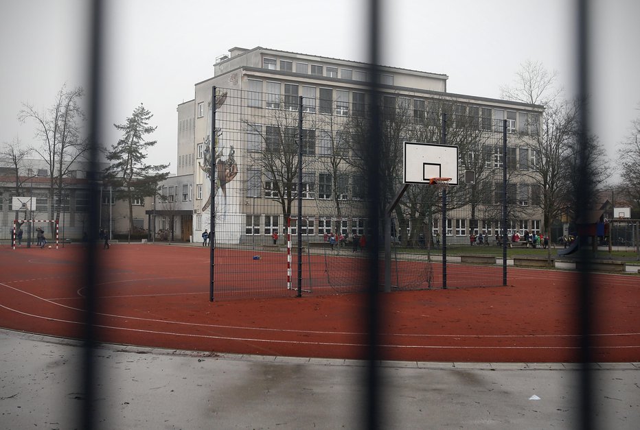 Fotografija: Na OŠ Trnovo so nam včeraj potrdili dva primera oslovskega kašlja. FOTO: Blaž Samec