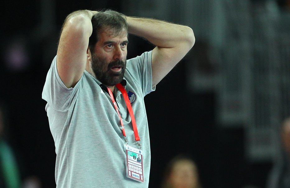 Fotografija: Veselin Vujović dan po bolečem porazu svojih varovancev na uvodni tekmi evropskega prvenstva v Zagrebu proti Makedoncem ni mogel skriti razočaranja. FOTO: Reuters