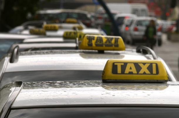 Fotografija: taksi, taksist FOTO: Blaž Samec, Delo