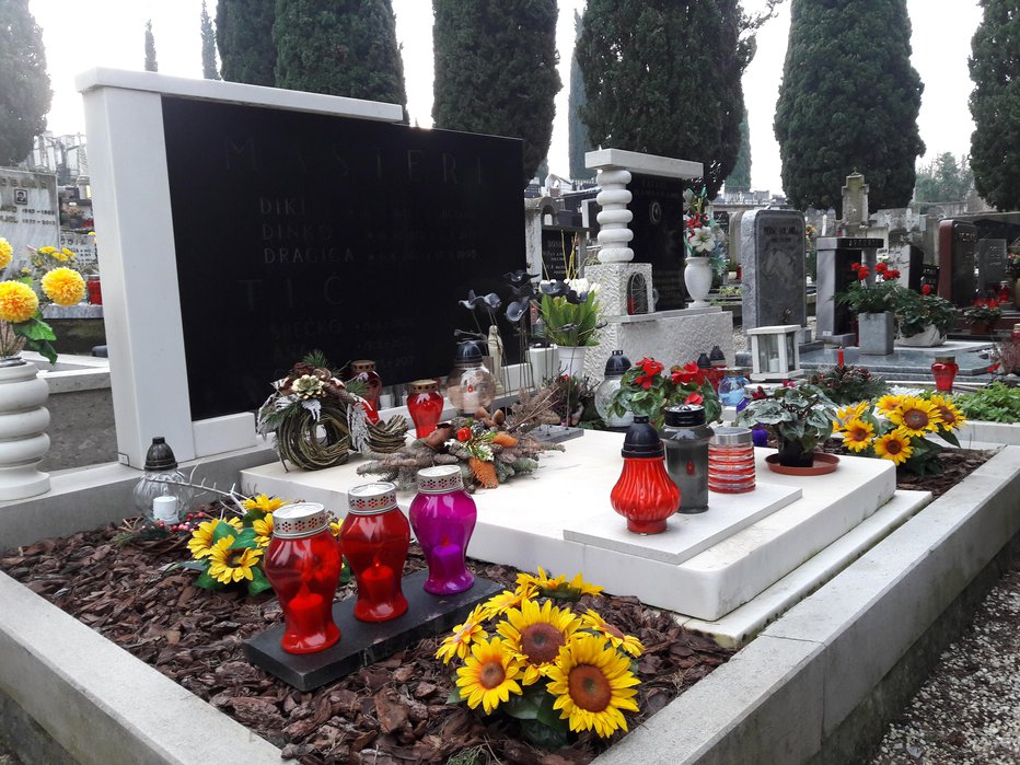 Fotografija: Igralec je pokopan v družinskem grobu v Kopru. FOTO: Moni Černe