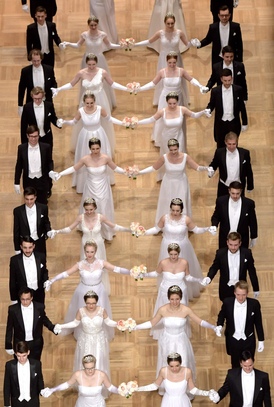 Fotografija: Odprli so sezono dunajskih prestižnih plesov. Foto: AFP