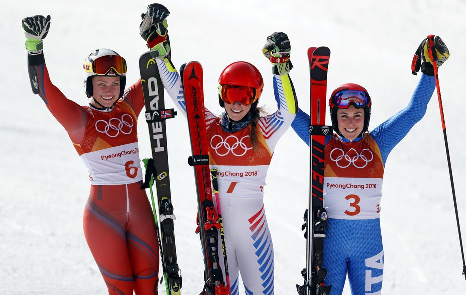 Fotografija: Mikaela Shiffrin je zmagovalka olimpijskega veleslaloma, druga je bila Ragnhild Mowinckel, Federica Brignone tretja. FOTO: Matej Družnik, Delo