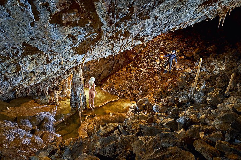 Fotografija: Vse fotografije za koledar so nastale v jamah na sežanskem Krasu in Matarskem podolju. Foto Peter Gedei