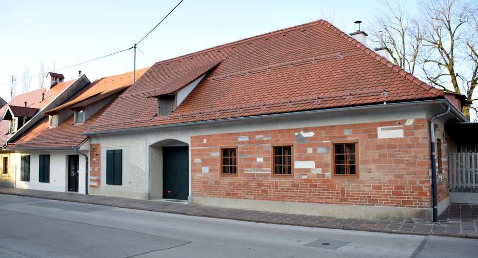Fotografija: Plečnikova hiša na Karunovi 4–6 v Trnovem. FOTO: Boris Dolničar