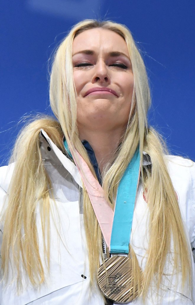 Ob olimpijskem slovesu z bronom so iz Lindsey Vonn na plan privrela čustva. FOTO: AFP