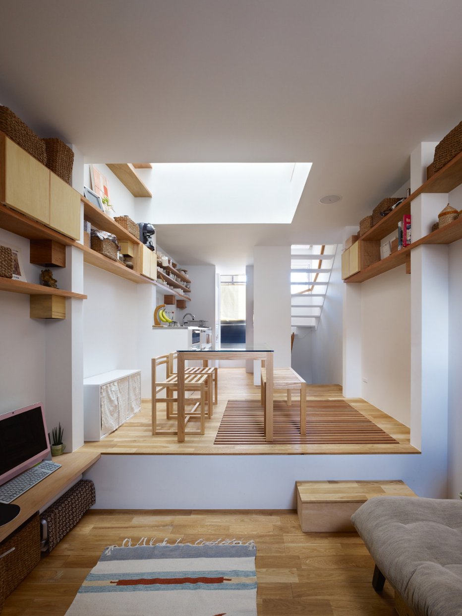 Fotografija: Mini japonska hiša je široka le dva metra in pol. FOTO: arhiv biroja Fujiwarramuro Architects