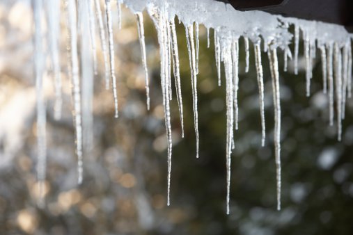 Fotografija: Ledene sveče so lahko zelo nevarne. Foto: Getty Images