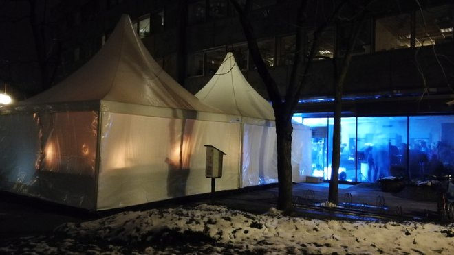  Zabava v šotoru. FOTO: T. V.