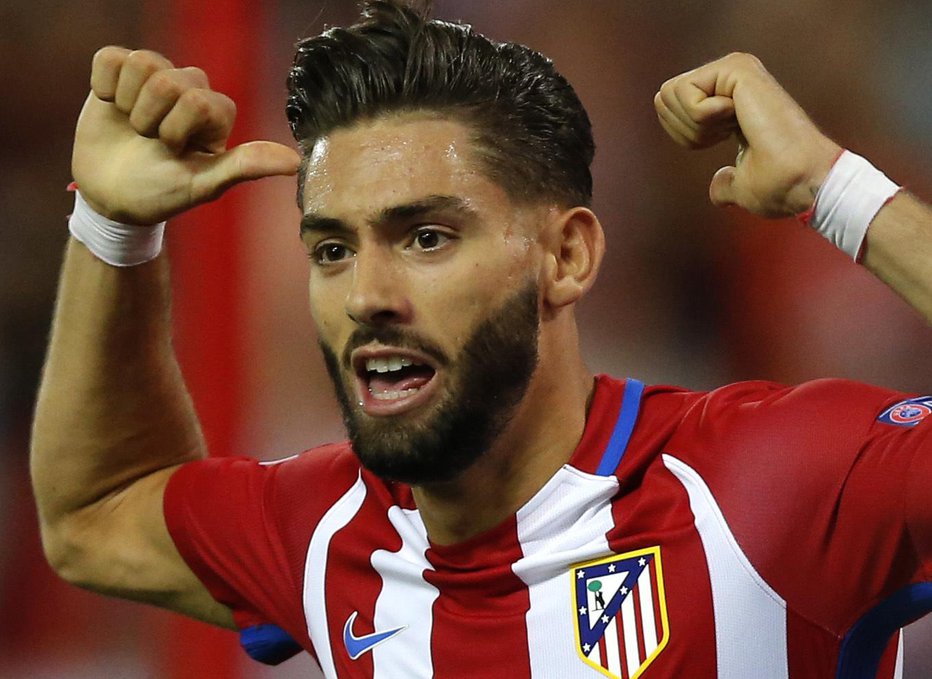 Fotografija: FILE - In this Wednesday, Sept. 28, 2016 file photo, Atletico's Yannick Carrasco celebrates scoring the opening goal during the Champions League group D soccer match between Atletico Madrid and FC Bayern Munich at the Vicente Calderon stadium in Madrid, Spain. Atletico Madrid says it has reached a deal for the transfer of midfielder Yannick Carrasco and Nicolas Gaitan to Chinese club Dalian Yifang. (AP Photo/Daniel Ochoa de Olza, File)
