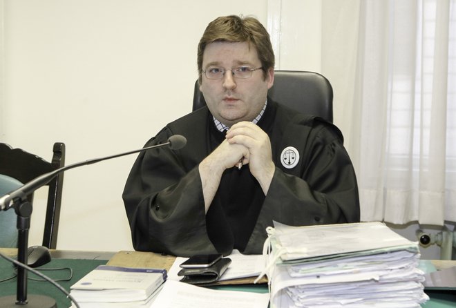 Predsednik je odločil: Keršmanc ostaja na sodniškem stolu. FOTO: Marko Feist