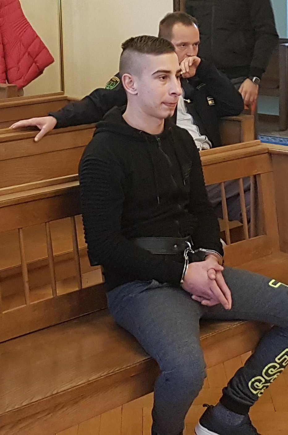 Fotografija: Senad Brajdič na sojenje zaradi ponovitvene nevarnosti čaka v priporu. FOTOgrafije: Tanja Jakše Gazvoda