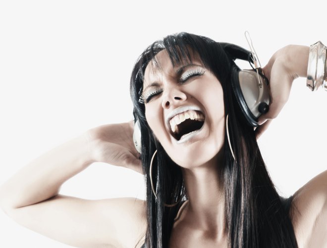 S poslušanjem glasne glasbe lahko resno poškodujemo sluh. FOTOGRAFIJE: Guliver/Thinkstock