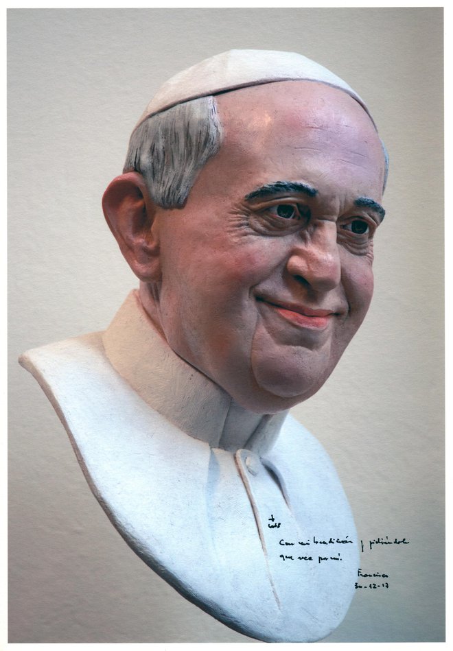 Fotografija papeževega portreta in spodaj papežev podpis Foto osebni arhiv