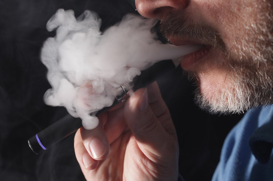 Fotografija: Z e-cigaretami se izpostavljate petim (potencialno) kancerogenim toksinom. Fotografija je arhivska. FOTO: Getty Images