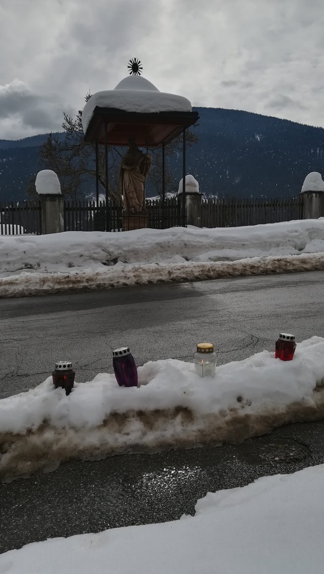 Sveče v spomin na nesrečnega Darka FOTO: Aleš Andlovič