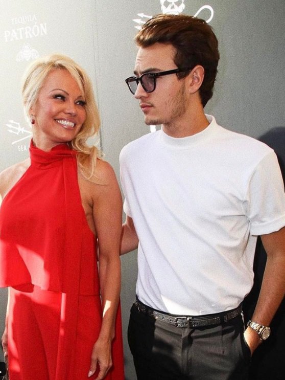 Fotografija: Pamela Anderson s sinom Brandonom. FOTO: Instagram