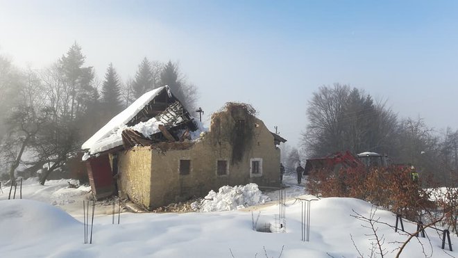 Hiša v Podgorici pri Pečah je uničena. FOTO: PGD Moravče