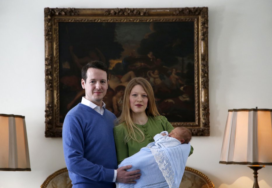 Fotografija: Ob dečkovem rojstvu je srbska kraljeva družina objavila uradne fotografije mlade družine. Foto: AP