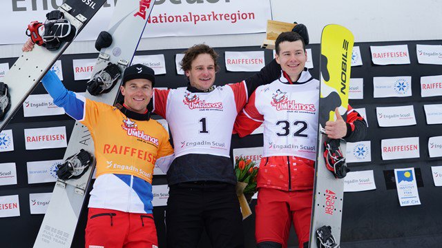 Tim Mastnak je za zmago prehitel Poljaka Oskarja Kwiatkowskega, na fotografiji desno, in olimpijskega prvaka Nevina Galmarinija. FOTO: FIS
