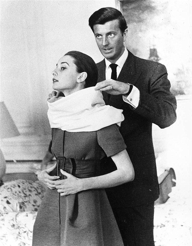 »Najin odnos je bil še najbolj podoben zakonu,« je o prijateljevanju s Hepburnovo dejal Givenchy.