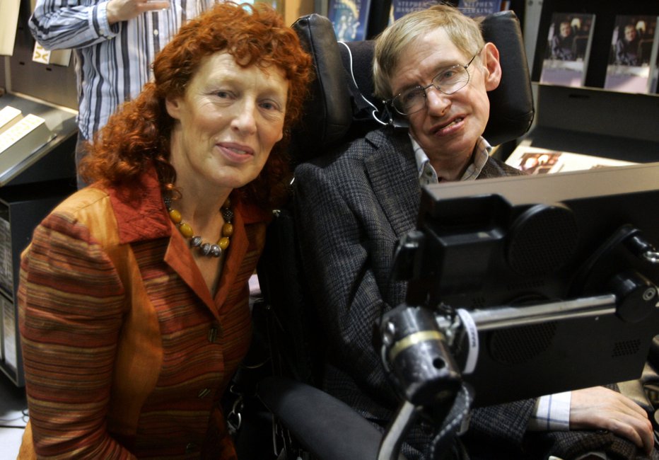 Fotografija: Elaine Mason in Stephen Hawking. FOTO: Youtube