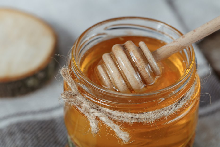 Fotografija: Med je naravno zdravilo, ki premaguje številne težave. FOTO: Thinkstock