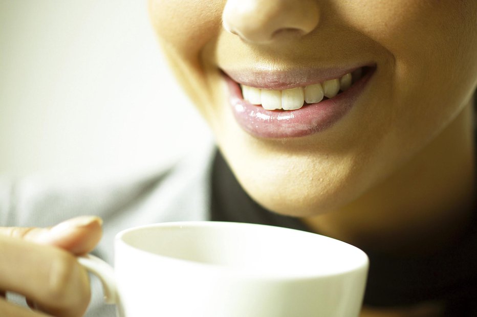 Fotografija: Pogosto pitje sladke kave je nočna mora za zobe. FOTO: Thinkstock