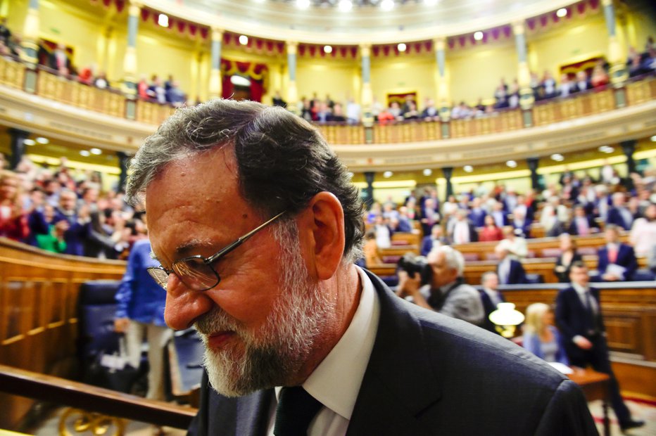 Fotografija: Španski premier Mariano Rajoy je moral priznati poraz. FOTO: Reuters