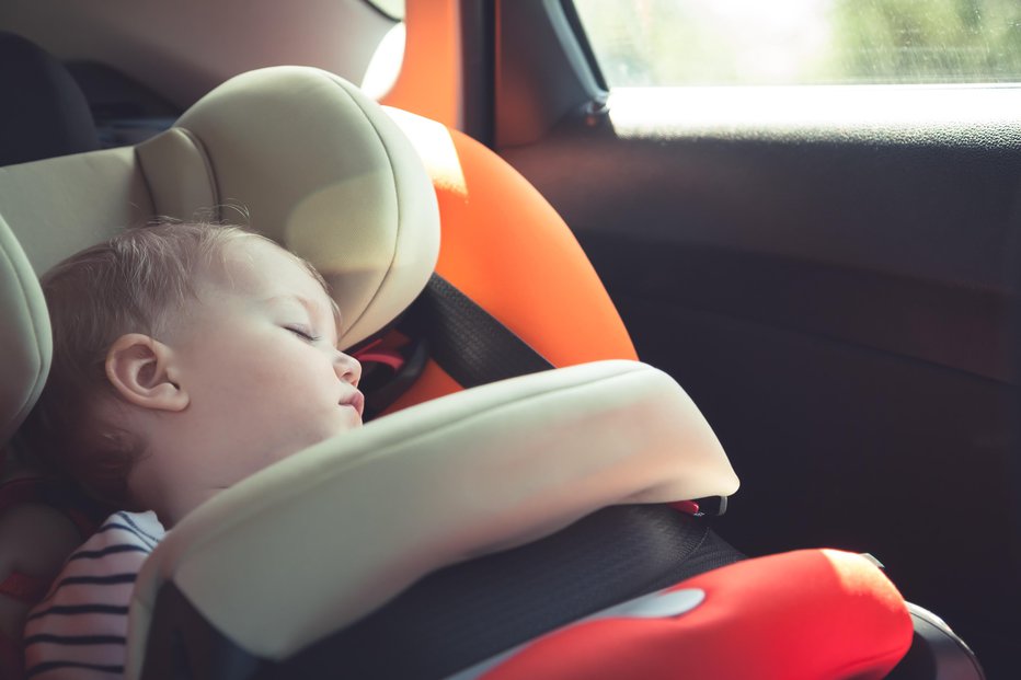 Fotografija: Otrok v vročih dnevih nikoli ne puščajte samih v avtu. FOTO: Thinkstock