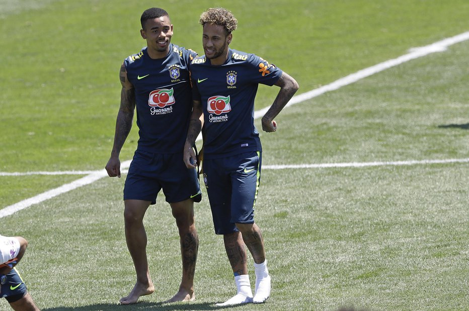 Fotografija: Neymar si je poškodoval gleženj. FOTO: Andre Penner, AP