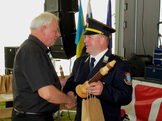 Predsednik brniških gasilcev Aleš Jenko se je zahvalil županu občine Cerklje Francu Čebulju za vso podporo društvu.
